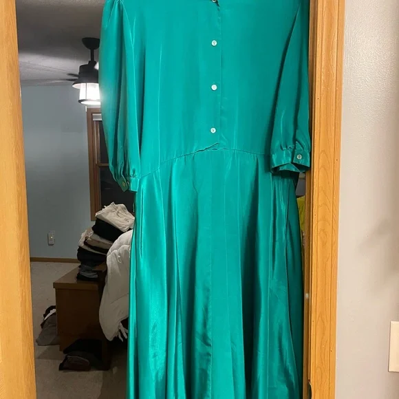 Elegant Teal Midi Dress - Picture 2 of 5